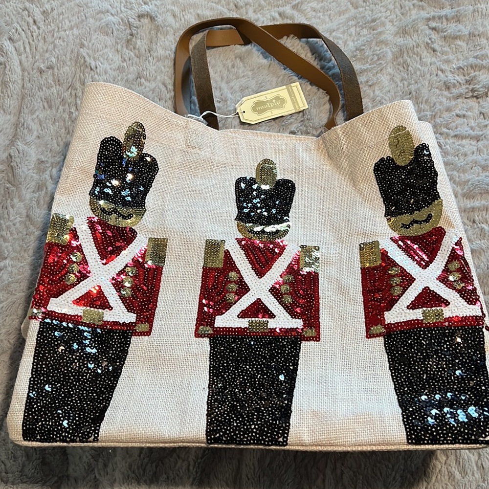 Canvas tote with sequenced soldiers in the front of the bag